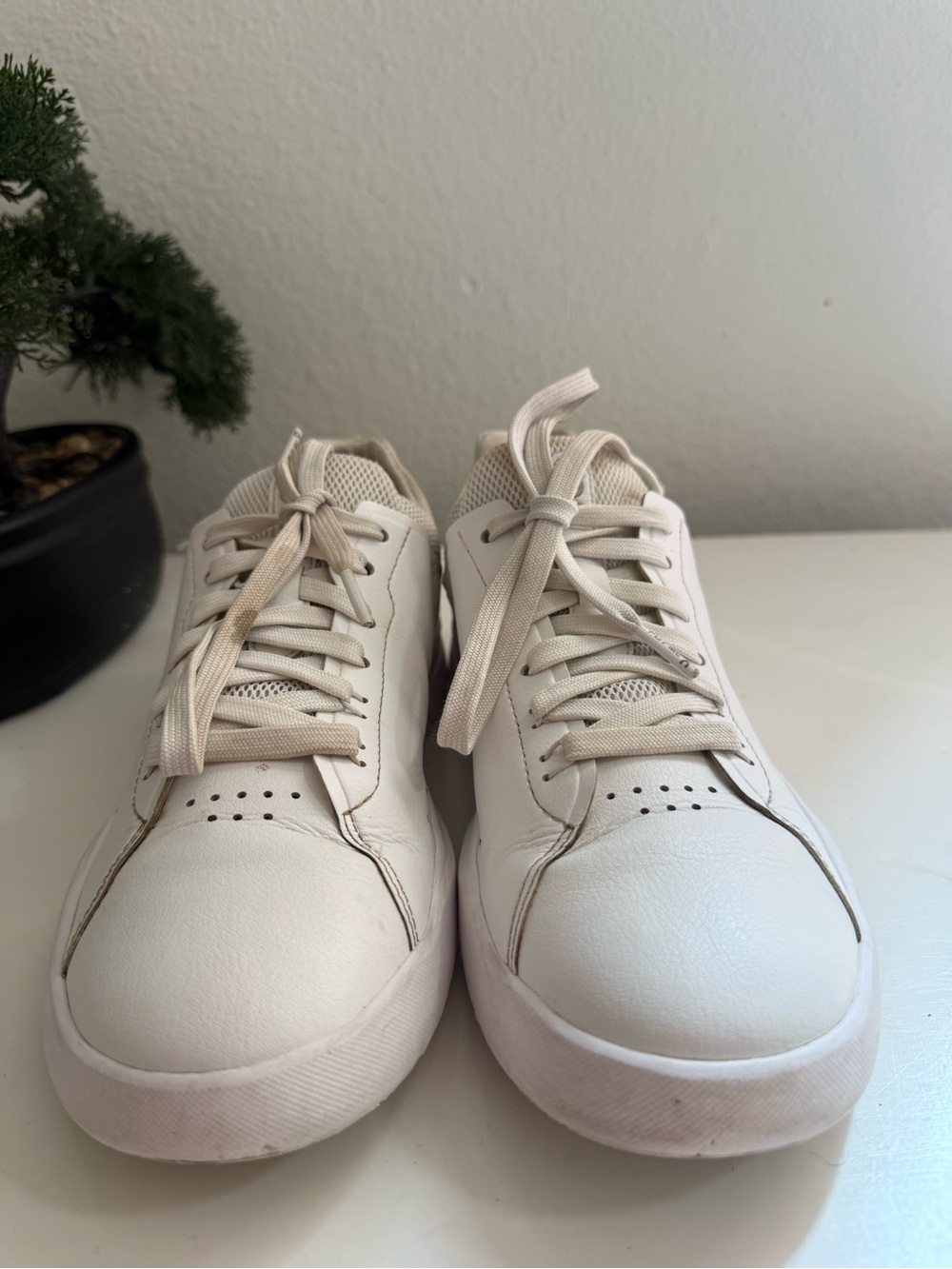 On Running the Roger advantage Women size 7.5 Sneakers in White and Cream - Picture 5 of 7